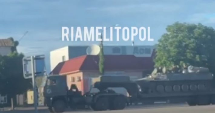 На Мелитополь движутся колонны вражеской военной техники (видео)