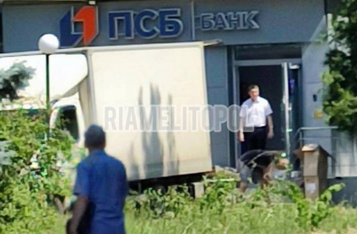 В Мелитополе оккупанты открыли российский банк ПСБ (видео)