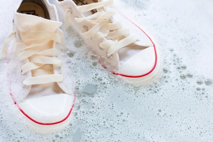 Как почистить белые кроссовки, чтобы они выглядели как новые. 8 проверенных способов