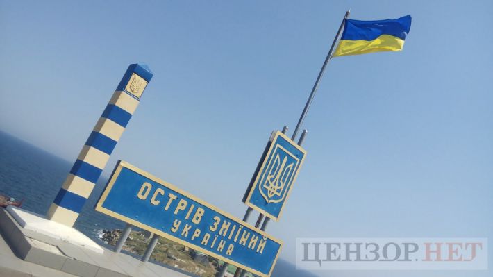 Установлен флаг Украины на Змеином. Военная операция на острове завершена, - пресс-центр Cил обороны Юга