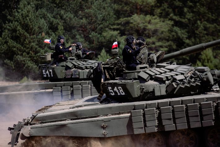 Залужный поблагодарил Польшу и Чехию за переданные Украине танки: Благодаря им боремся с общим многовековым врагом. ФОТОрепортаж