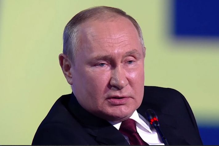 Санкции загоняют Путина в постепенно затягивающиеся тиски, - Боррель
