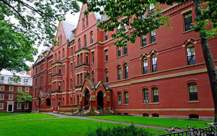 Гарвард, или Оксфорд: у украинских абитуриентов есть возможность бесплатно учиться в лучших вузах мира