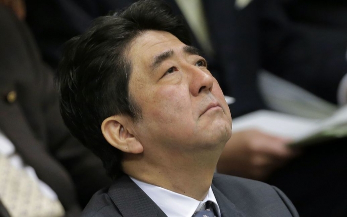 Смертельное нападение на экс-премьера Японии: убийца спокойно стоял позади политика и ожидал момента