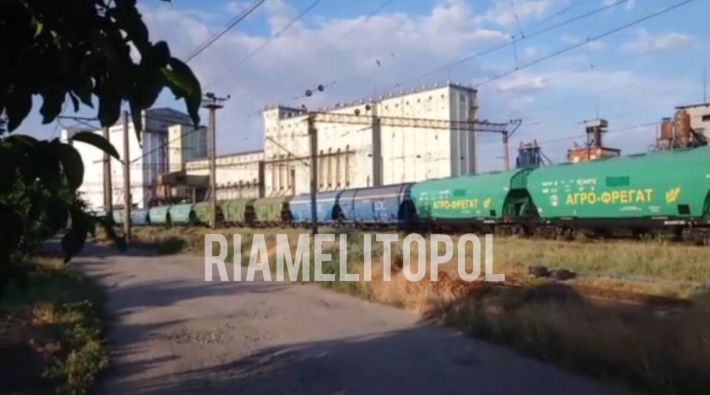 В Мелитополь из Крыма непрерывно идут грузовые эшелоны (видео)