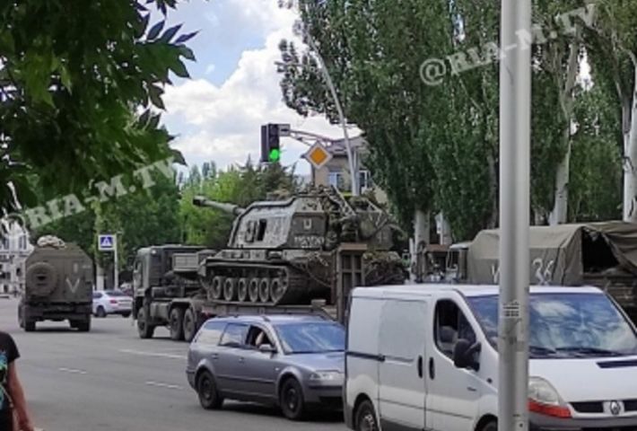 В разведке Британии объяснили, почему колонны военной техники рашистов идут через Мелитополь