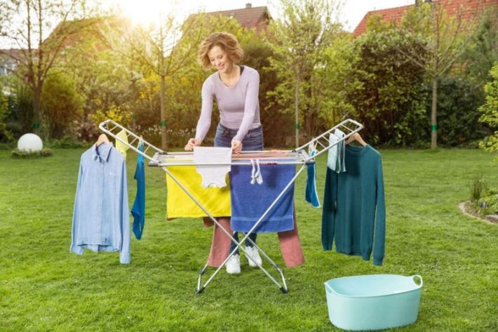 Что делать, чтобы одежда быстро высохла после дождя или стирки: 8 полезных лайфхаков