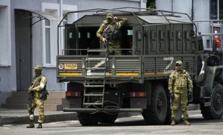 В Кирилловку на побережье оккупанты продолжают свозить боеприпасы и технику