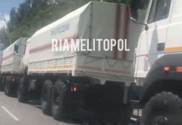 В Мелитополь прибыла колонна грузовиков МЧС россии (видео)