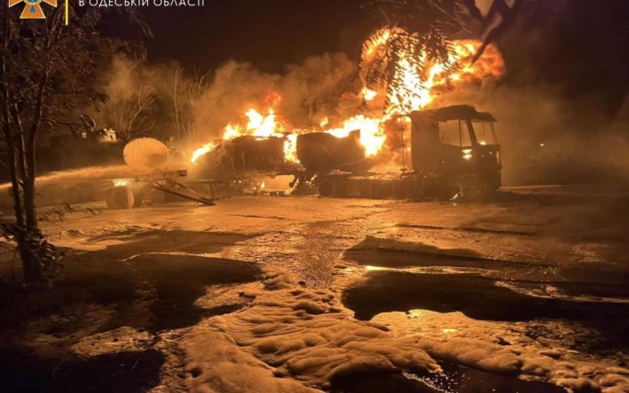 В Одесской области в порту раздался взрыв и вспыхнул пожар: есть погибший и раненый (фото)