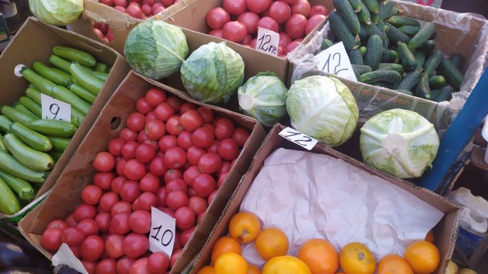 Свіжий мед, дешеві овочі та фрукти - що на ринках Мелітополя (фото)
