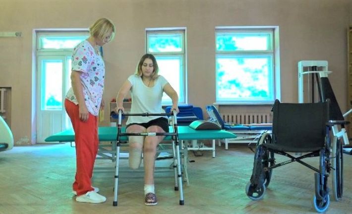 У Запорізькій області дівчина підірвалась на міні та втратила ногу (фото, відео)