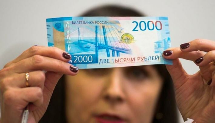 В Мелитополе оккупанты завезли рубли, которые ходят только в Украине
