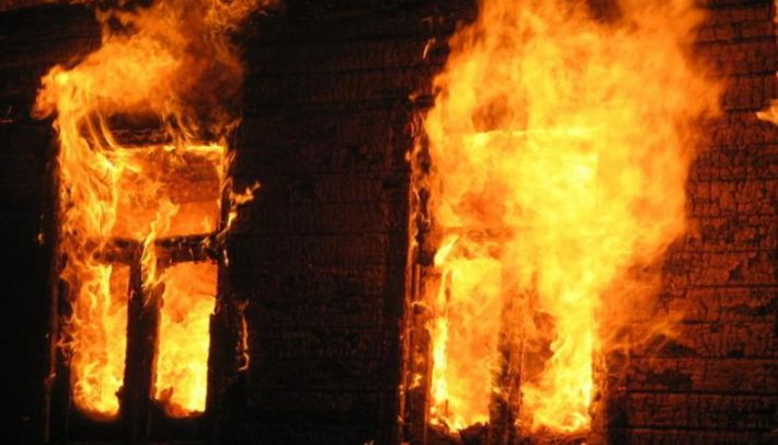 В Мелитополе вспыхнул пожар в многоэтажке (видео)