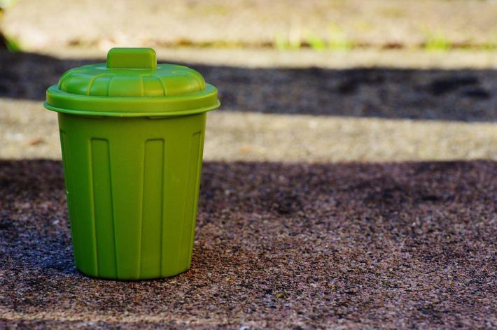 Как быстро избавиться от неприятного запаха мусорного ведра: 6 проверенных способов