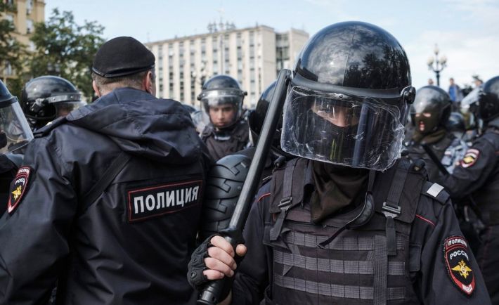 До окупованих міст Запорізької області Росія направила своїх поліцаїв.
