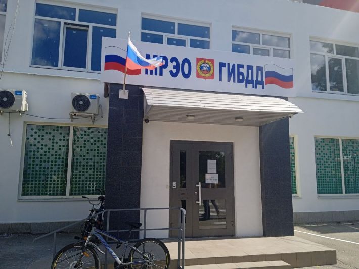 В Мелитополе оккупанты начали выдавать водительские удостоверения российского образца