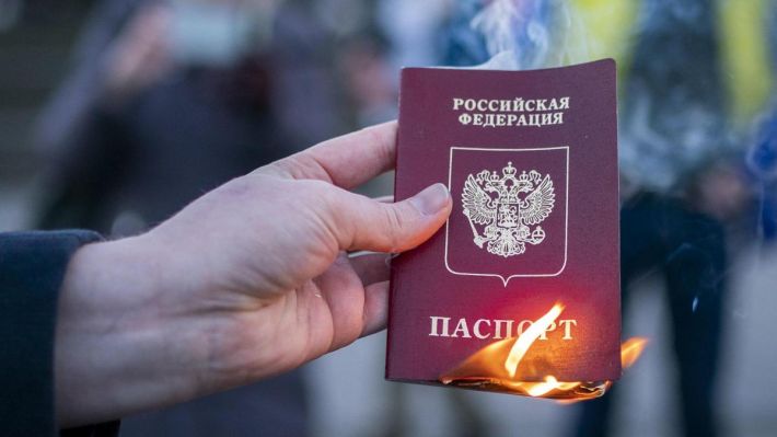 Почему категорически нельзя получать российский паспорт в Мелитополе?