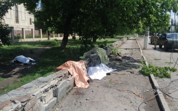 Оккупанты обстреляли Торецк в Донецкой области: погибли 8 человек, а среди раненных 3 детей