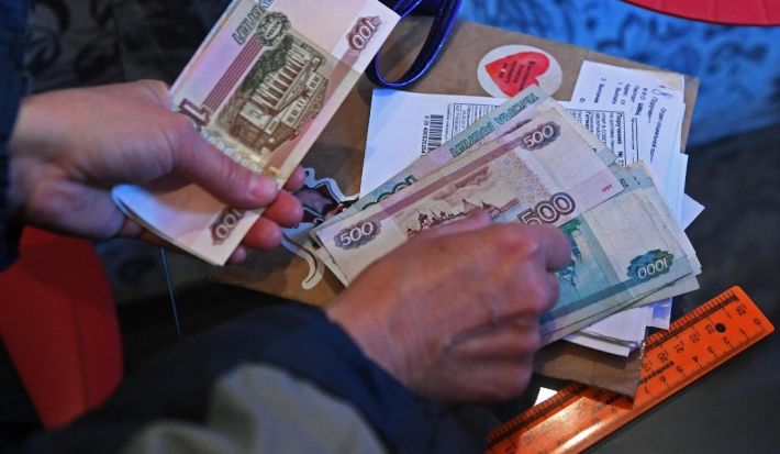 В Мелитополе оккупанты заврались – распространяют фейки о старте выплат пенсий в рублях