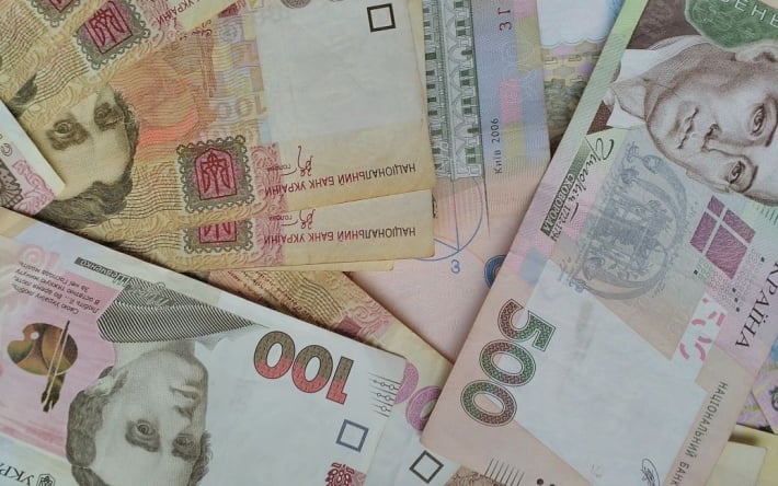 Гривна после стремительного укрепления снова ослабла: курс валют на 5 августа