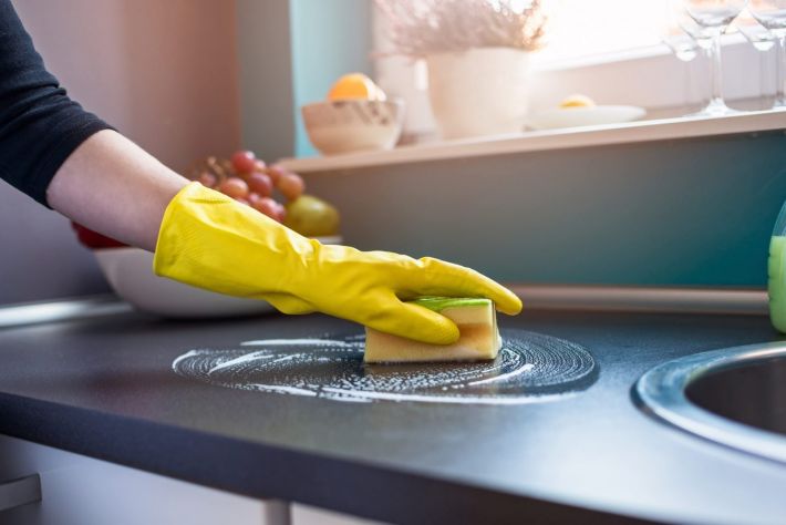 Швидко розчинять жир. 5 простих засобів, які відмиють решітку кухонної плити