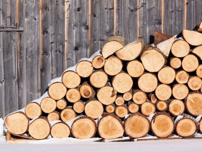 Зима близко - жителей Мелитополя просят утепляться и запастись дровами