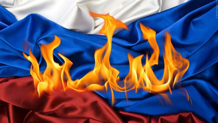 В селе под Мелитополем девочка-подросток сняла и сожгла российский флаг