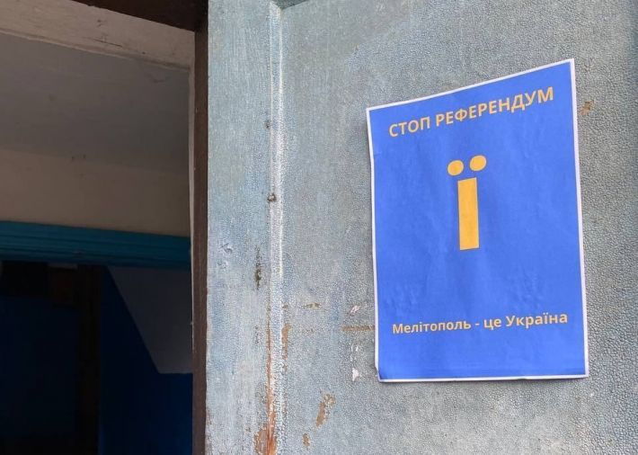 В Мелитополе появились патриотические листовки против фейкового референдума (фото)