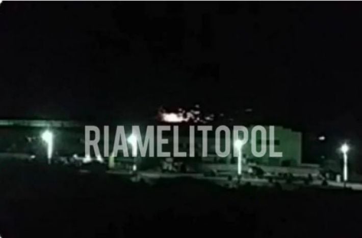 В Мелитополе случайный свидетель снял на телефон удары по военной базе рашистов - его назначили "корректировщиком" (видео)