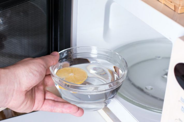 Как почистить микроволновую печь лимонной кислотой: копеечный лайфхак, который вы оцените