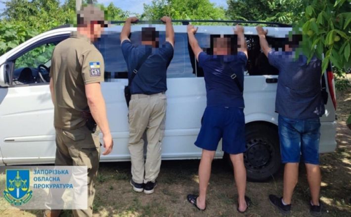 Притворялись волонтерами - житель Мелитополя организовал незаконную переправку граждан Украины через границу - СБУ