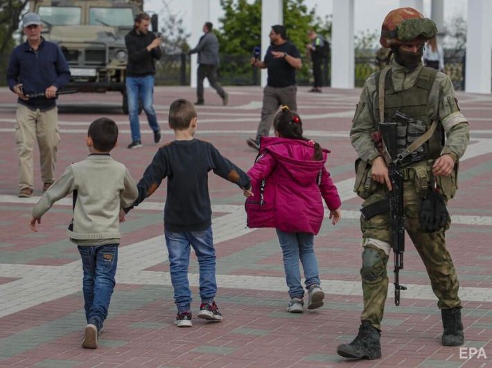 Оккупанты собирают с родителей в детских садах Мелитополя странные расписки