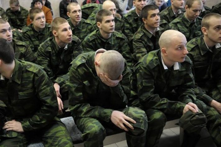 У Мелітополі окупанти Росії погрожують відправити молодь до армії