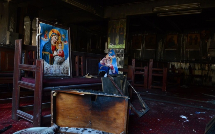 В церкви в Египте вспыхнул пожар: погибли более 40 человек, в том числе 10 детей (фото)