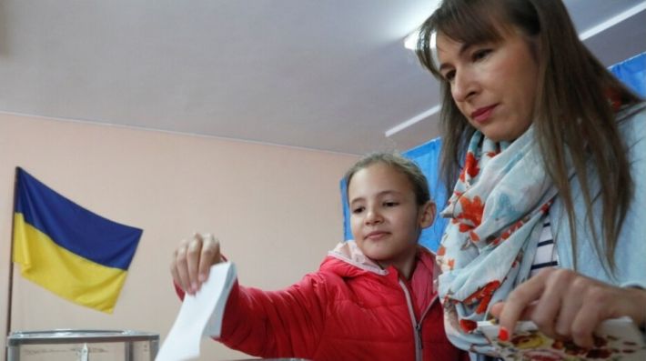 В Мелитополе рашисты ищут избирателей Зеленского