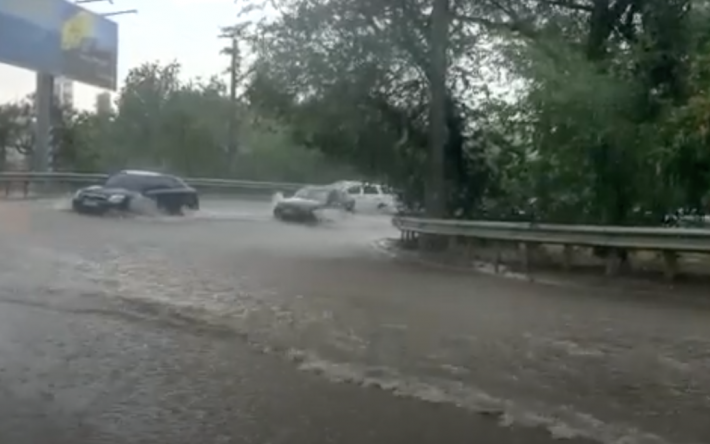 Одесса "поплыла": в сети опубликовали последствия непогоды в городе (видео)