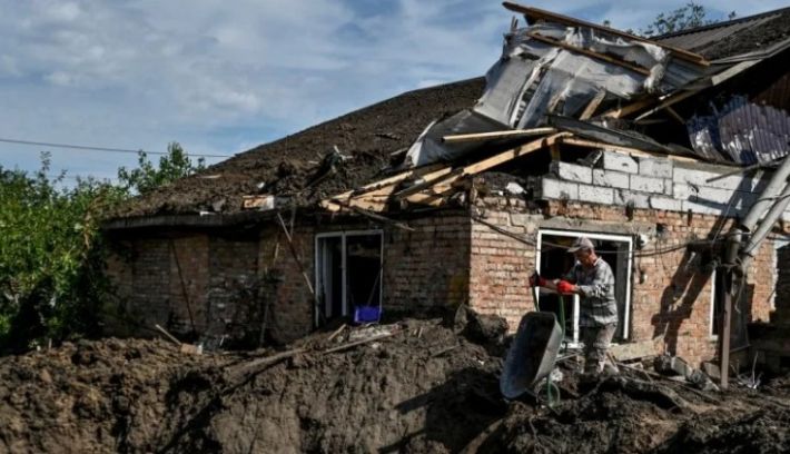 На Запорожье оккупанты разрушили более 20 частных домов и многоэтажек