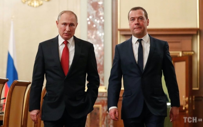 Бунт на корабле: Медведев публично оскорбил Путина