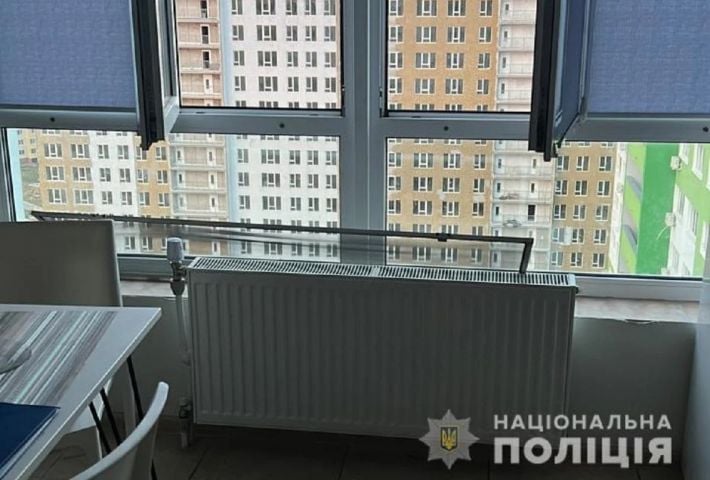 В Одессе 3-летняя девочка выпала с 21 этажа и погибла: родителей дома не было