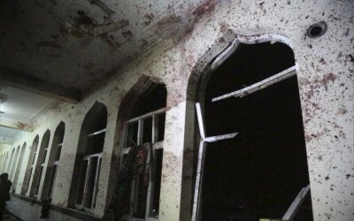 Потужний вибух зруйнував мечеть у Кабулі: є загиблі та багато поранених (відео)