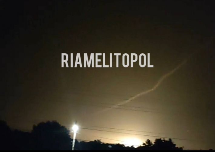 В Мелитополе ночью звучали мощные взрывы (видео)