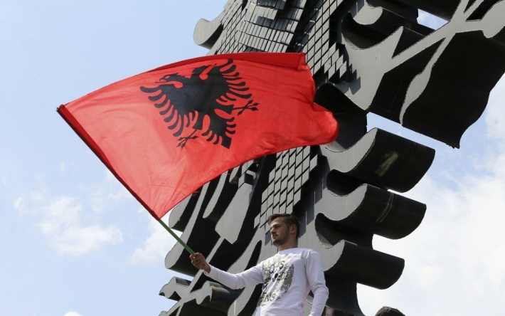 В Албании на военном заводе задержали пару россиян и украинца