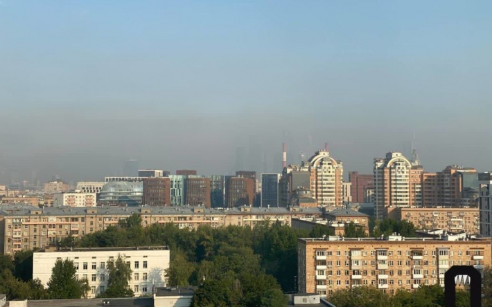 Воздух в Москве переполнен гарью: жителям российской столицы советуют закрывать окна