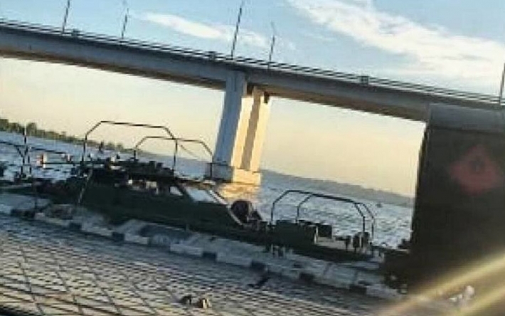 Россия строит наплавной мост возле Херсона для перекидывания войск — британская разведка