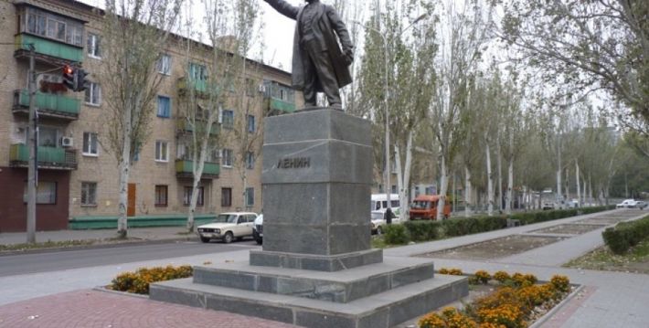 В Мелитополе на месте бывшего памятника Ленину строят постамент (фото)