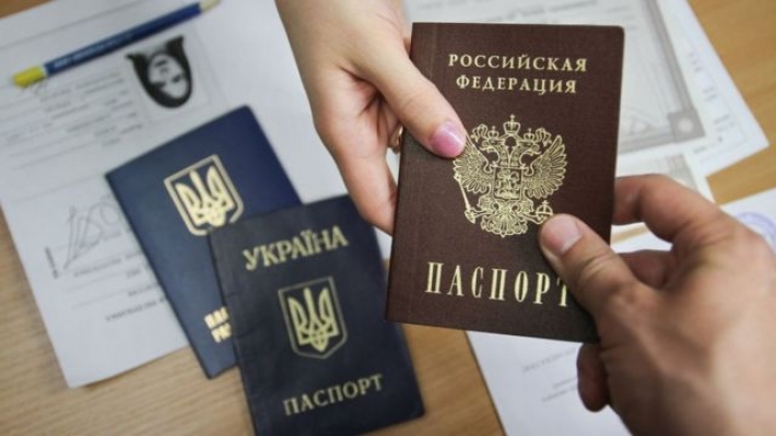 В Запорожской области оккупанты заставляют украинцев получать российские паспорта