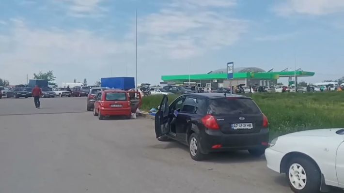 На въезде в Васильевку спецслужбы оккупантов задерживают автомобили (обновлено)