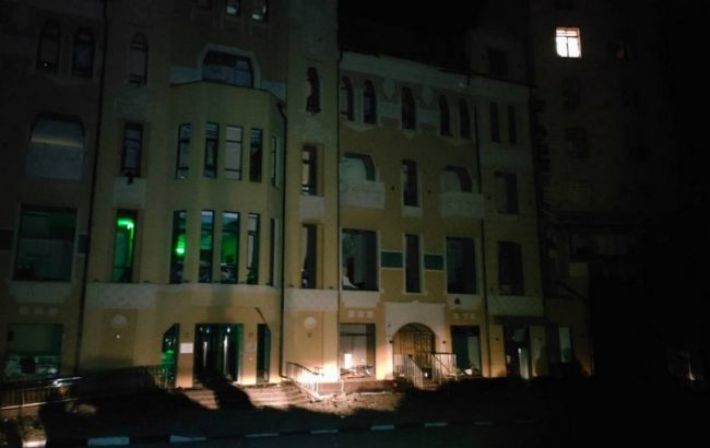 Нічний обстріл Харкова: пошкоджено історичну будівлю та школу