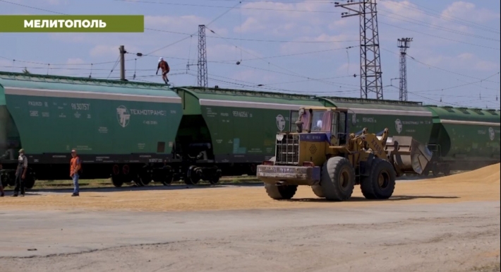 Русские рассказали, по какой схеме вывозят зерно из Мелитополя